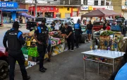 Agentes de Segura EP regulan el espacio público en la Martha de Roldós