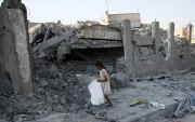 Israel bombardeó el viernes a medianoche una vivienda en el barrio de Al Saftawi, en la ciudad de Gaza, tras una alerta de evacuación.