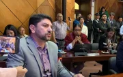 Gonzalo Callejas durante la última sesión del Concejo Cantonal de Ambato en la que presentó su renuncia irrevocable a la concejalía, el 21 de julio de 2026.