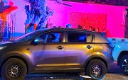 El carro en donde se movilizaban las víctimas fue baleado por la parte de atras ante el asombro de transeuntes