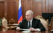 El Presidente de Rusia, Vladimir Putin durante su encuentro con el CEO y Presidente del Consejo de Administración de ALROSA Pavel Marinychev, el 04 de agosto de 2026.