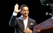 El candidato demócrata al Senado por Michigan, Abdul El-Sayed, en la fiesta de la noche de las elecciones primarias en Detroit, Michigan, EE. UU., el 5 de agosto de 2026.