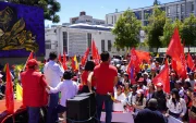 La UNE y otras organizaciones sociales plantean la revocatoria del presidente Daniel Noboa.