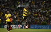Jhonny Quiñónez hizo el penal de Barcelona SC en Portoviejo.