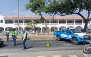 Personal de la Agencia de Tránsito y Movilidad (ATM) cerró un tramo de la avenida Domingo Comín para el procedimiento policial, la tarde de este jueves 6 de agosto.