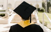 Las becas Guillermo Lasso Mendoza financiarán hasta 10 maestrías en universidades elegibles.
