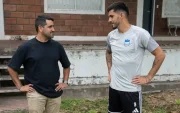 Ronie Carrillo junto al presidente de Emelec, José David Jiménez (i).