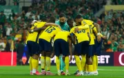 Los jugadores de la Selección de Ecuador abrazados previo a un partido.