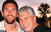 Lionel Messi junto a su padre, Jorge Messi, quien falleció a los 68 años en Rosario, Argentina.