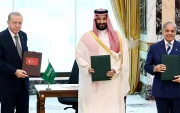El viceprimer ministro de Pakistán, Ishaq Dar, el presidente de Turquía, Recep Tayyip Erdogan (i); el príncipe heredero de Arabia Saudí, Mohamed bin Salmán, y al primer ministro de Pakistán, Shehbaz Sharif.