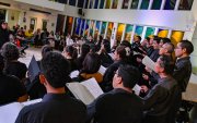 La Arquidiócesis de Guayaquil contribuyó al programa musical con su destacada agrupación de la ciudad.
FOTOGRAFO: FRANCISCO FLORES
PERIODISTA: JUAN PABLO PEREZ
FECHA: 06-08-2026 
CORO ARQUIDIOCESANO
AG-EXTERNOS