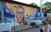 Mural en homenaje a la fallecida activista polaca Mónika Silva en Montañita, Santa Elena.