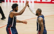 LeBron James y Joel Embiid, durante su etapa con Team USA en los Juegos Olímpicos de París 2024.