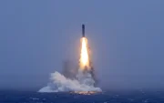 Foto referencial de julio de 2026, muestra lanzamiento de misil estratégico lanzado por un submarino nuclear estratégico de la Armada del Ejército Popular de Liberación (EPL) de China.