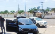 En este vehículo se movilizaban los dos sospechosos que fueron aprehendidos por un crimen en Salinas