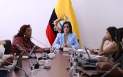 Viviana Veloz durante la sesión de la Comisión de Niñez y Adolescencia de la Asamblea Nacional, del 12 de agosto, anunció que denunciará ante la Fiscalía General del Estado la presunta venta ilegal de medicamentos.