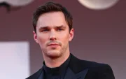 Nicholas Hoult interpretará a Gilderoy Lockhart en la segunda temporada de la serie Harry Potter de HBO.
