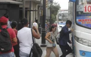 Los usuarios del transporte público esperan que cualquier aumento del pasaje venga acompañado de mejoras en el servicio y mayor seguridad.