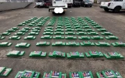 Policías interceptaron un camión sospechoso durante un operativo antidrogas cerca de Tulcán.