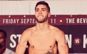 Prichard Colón durante su etapa como boxeador profesional, cuando construía una prometedora carrera sobre el ring.