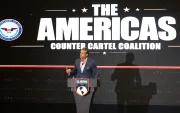 El secretario de Defensa de Estados Unidos, Pete Hegseth, interviene durante un foro de la Coalición Americana contra los Cárteles en Ciudad de Panamá el 12 de agosto de 2026.