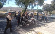 La Policía ha intensificado los operativos con controles a personas, vehículos y motocicletas.