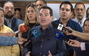 El diputado opositor Tomás Guanipa habla durante una rueda de prensa el 14 de agosto de 2026, en Caracas (Venezuela).