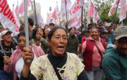 Integrantes de la Confederación General de Trabajadores del Perú (CGTP), el mayor gremio sindical del país, se manifiestan para advertir al Gobierno de Keiko Fujimori.