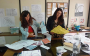 De izquierda a derecha, Alejandra Pinto y Karina Chicaiza, integrantes de Licuadora Gestora.