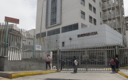 El sistema de salud pública de Ecuador enfrenta problemas de abastecimiento y condiciones hospitalarias que preocupan a pacientes y usuarios.