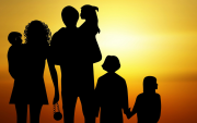 Los conflictos armados dejan a miles de familias desplazadas y expuestas a graves necesidades, incluida la falta de alimentos y ayuda humanitaria.