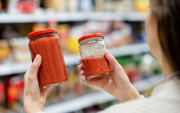 La reduflación consiste en reducir la cantidad o tamaño de un producto sin disminuir su precio, una práctica que puede pasar inadvertida para los consumidores.