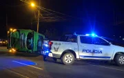 El accidente ocurrió en la Panamericana Sur, en Tambillo, donde un bus y dos vehículos particulares chocaron durante la madrugada.