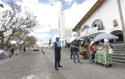 Vigilancia. Desde marzo, el PMO de Tumbaco mantiene presencia permanente en cuatro manzanas para atender reportes ciudadanos y reforzar controles municipales.