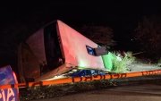 El bus se accidentó en el recinto Puerto Inca, la noche del domingo 16 de agosto.
