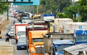 Desviar el transporte pesado hacia Posorja y Santa Elena aliviará la vía a la Costa. La vía Nobol-Progreso representa desarrollo para Ecuador.