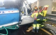 Bomberos de Quito atendieron a tres personas tras un siniestro entre un tanquero y un vehículo liviano registrado en Ruta Viva e Intervalles este lunes.