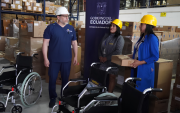 Entrega de insumos y equipos del Ministerio de Salud para personas con discapacidad en Quito.