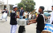 Las bandas musicales de los estudiantes de Santa Elena se lucieron en el desfile cultural.