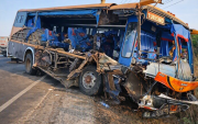 El accidente en la vía Santa Elena-Guayaquil dejó 20 personas heridas, que fueron trasladadas a hospitales de Santa Elena y Ancón.