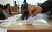 Los ecuatorianos volverán a las urnas para elegir autoridades locales y vocales del CPCCS. El debate electoral debe centrarse en planes y propuestas concretas.