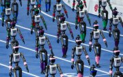 Miles de robts humanoides cumplieron con el desfile protocolario de unos Juegos que por segunda edición tuvo un crecimiento de participantes del 60 por ciento.