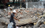 Entre escombros y recuerdos, Cali (Colombia) comienza su reconstrucción tras el terremoto.