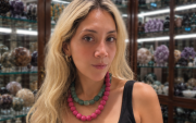 Los vi en redes y los probé: llevé el collar chunky estilo bola de chicle, en versión tagua, combinado con uno de jade.