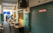 Locales vacíos con letreros de alquiler marcan el panorama comercial actual de la icónica calle Panamá en Guayaquil.