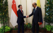 Daniel Noboa se reunió con el presidente de Singapur, Tharman Shanmugaratnam, durante su visita oficial.