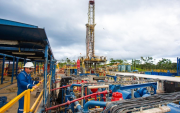 Hoy el precio internacional del petróleo bajó.