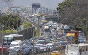 Congestionamiento vehicular en el Puente de la Unidad Nacional.