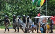 Grupos de militares y policías en Santa Cruz ante amenazas de campesinos de que iniciarán bloqueos de carreteras.