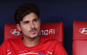 El delantero argentino del Atlético de Madrid, Julián Álvarez, en el banquillo momentos antes del partido del pasado domingo contra el Villarreal.